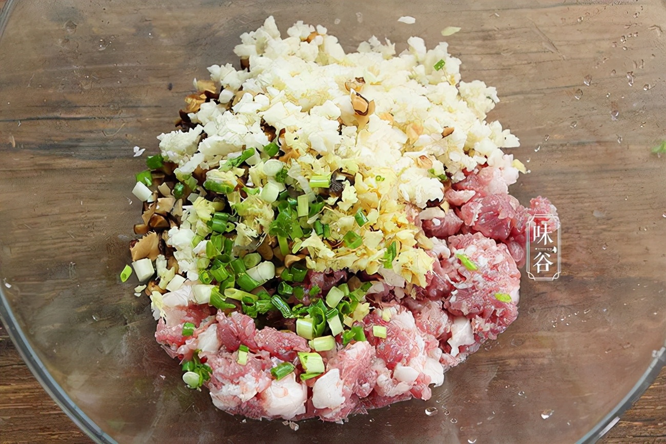 广东人都爱吃的蒸肉饼，汁香肉滑，十几分钟做一道，营养好吃下饭