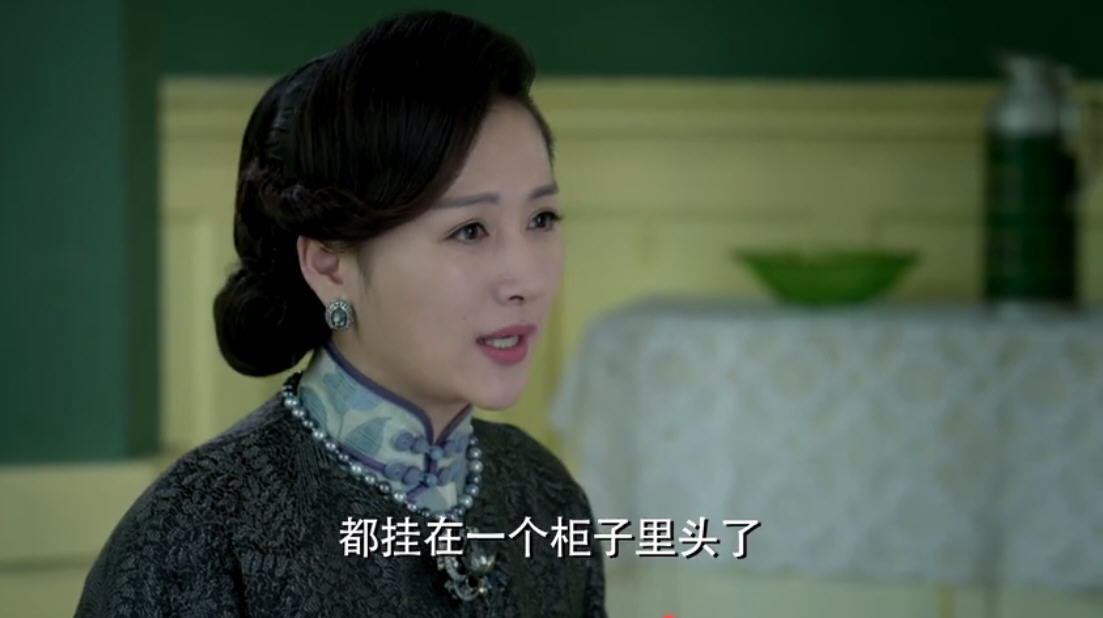 孤儿院中,刘兰芝轻轻对徐碧城说,自己家的亲戚来家作客,要介绍给陈深