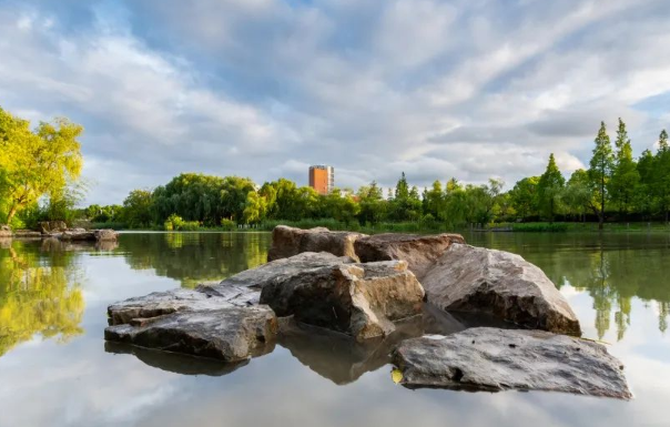 高校“简称”争夺战，南昌大学发完朋友圈，各大名校坐不住了