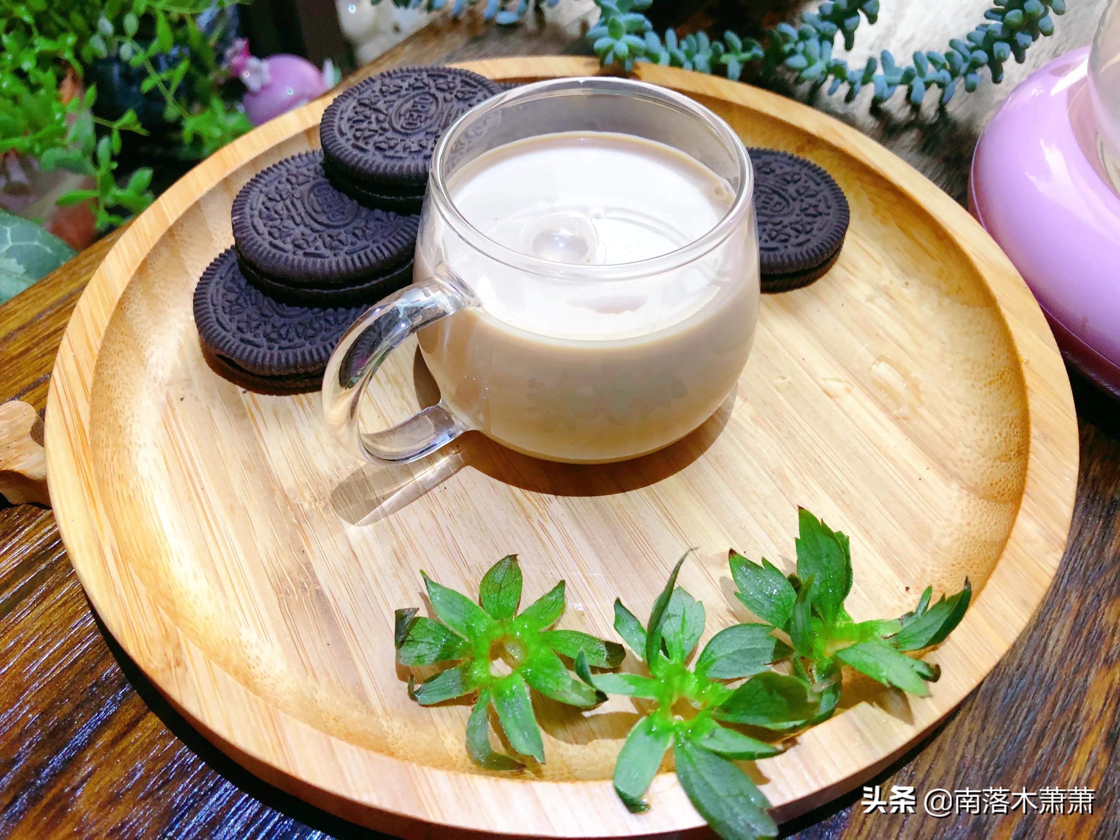 早餐日记：咖啡和牛奶会搭配出怎么样的冬日热饮，家庭简易版拿铁