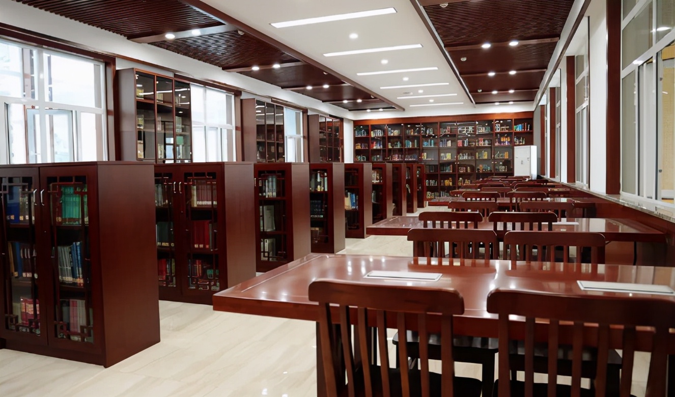 揭秘全国“最高”的高校图书馆，坐落于湖北，建在湖边！
