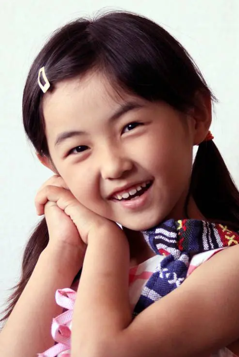 张子枫个人资料("国民妹妹"张子枫的成名往事,和她背后了不起的母亲)