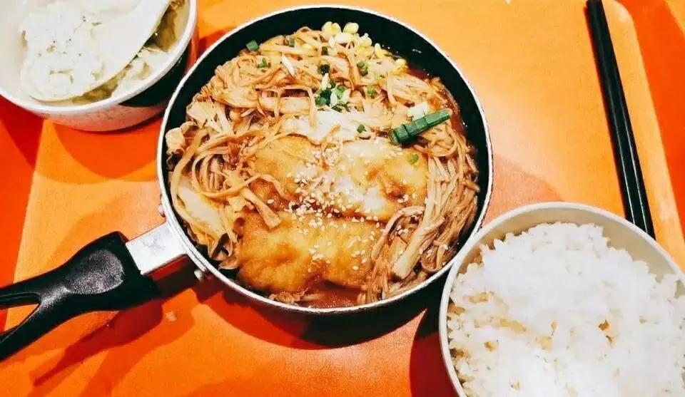 南京“超豪华”大学：别墅宿舍，配备电梯、空调、独卫，坐拥影院、游泳馆、健身房！