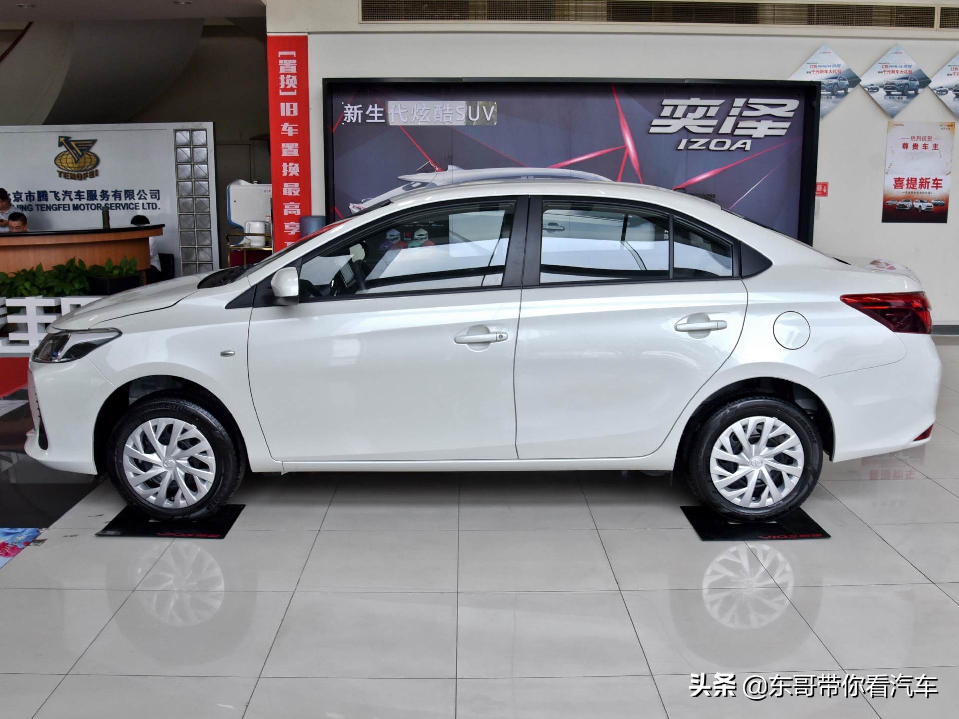 油耗只要4.9L，低价合资三厢车，空间够用停车灵活，实拍威驰