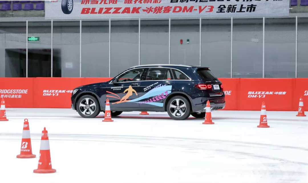 滑冰场里秀操控，试驾普利司通SUV专用冬季胎BLIZZAK冰锐客DM-V3