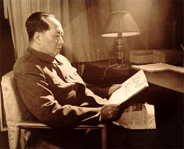 毛主席1956年就提出《论十大关系》，为何直到20年后才首次发表？