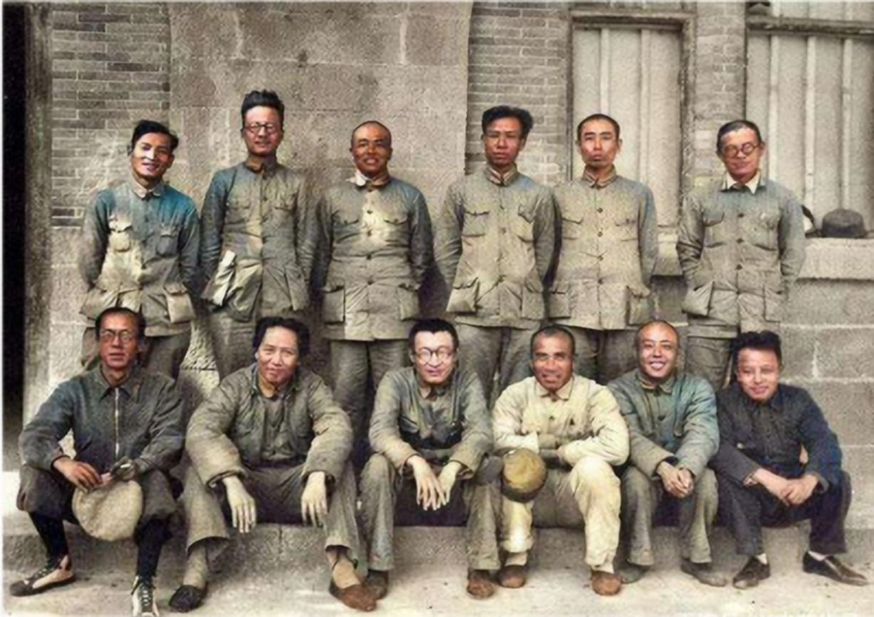十大元帅是新中国首批授予的最高军事级别，相当于旧军队中的战区级统帅或集团军群总司令。