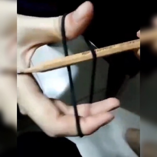 只需一招，就可以教小朋友握好笔，简单实用，有需要的父母快收藏