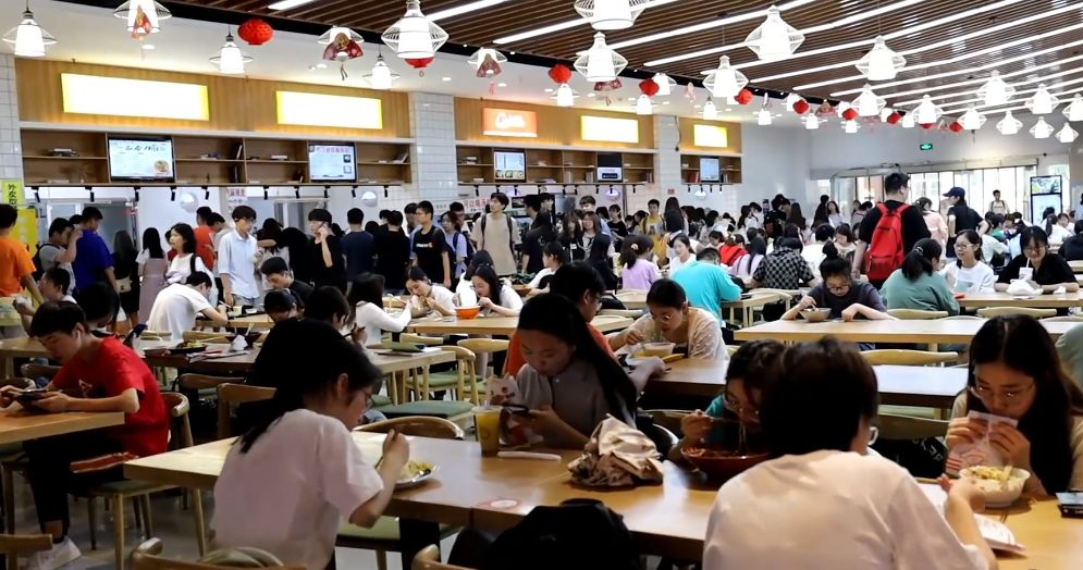 安徽小哥自创小吃，出餐速度快，一分钟卖3份，月入至少20000