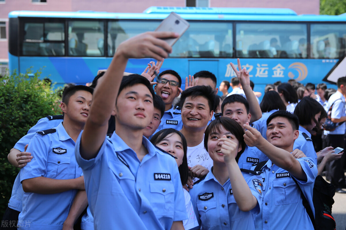 最容易考上公务员的大学与专业，文科生和理科生大pk结局惨不忍睹