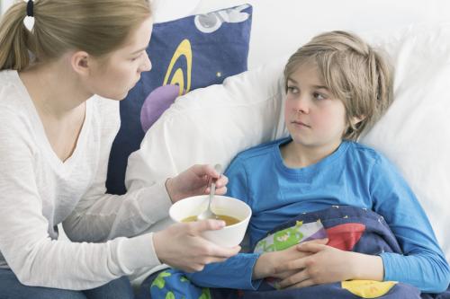 要学会一些小技巧和方法,让孩子首先接受药物,再去吃药