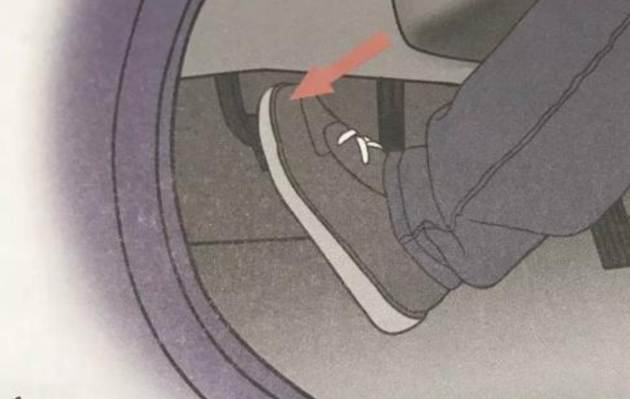 手动挡汽车起步怎样才能又快又不熄火？注意这几点，新手不怕开车