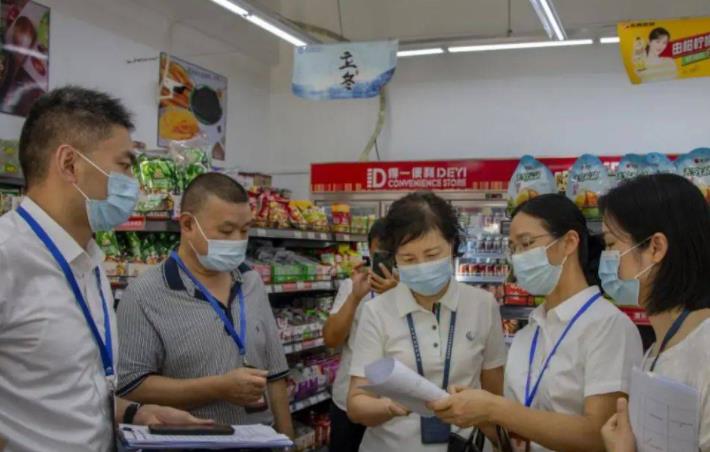 4部门联合明确规定，非寄宿制学校不得设置小卖部，食堂禁止承包