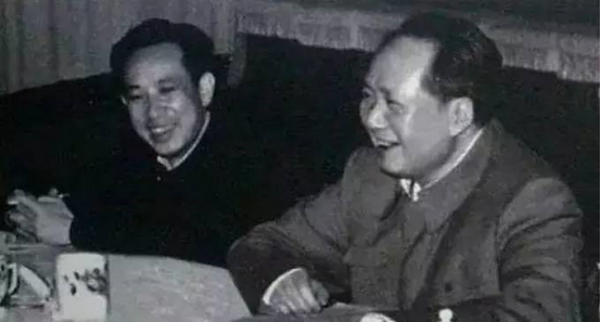 田家英陪伴毛泽东18年，44岁自杀身亡，毛泽东直言：他其实没问题
