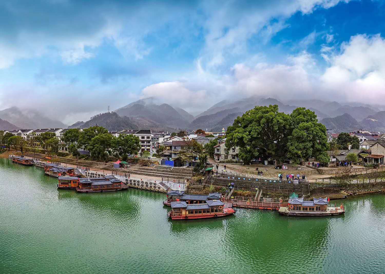 一入梅雨仙如画，雨中古镇更江南，趁着季节去打卡