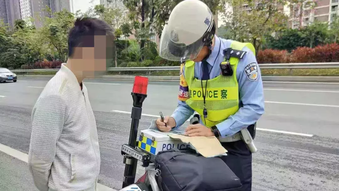 网店老板开奥迪来珠海探亲，竟被交警盯上，10万块打水漂！