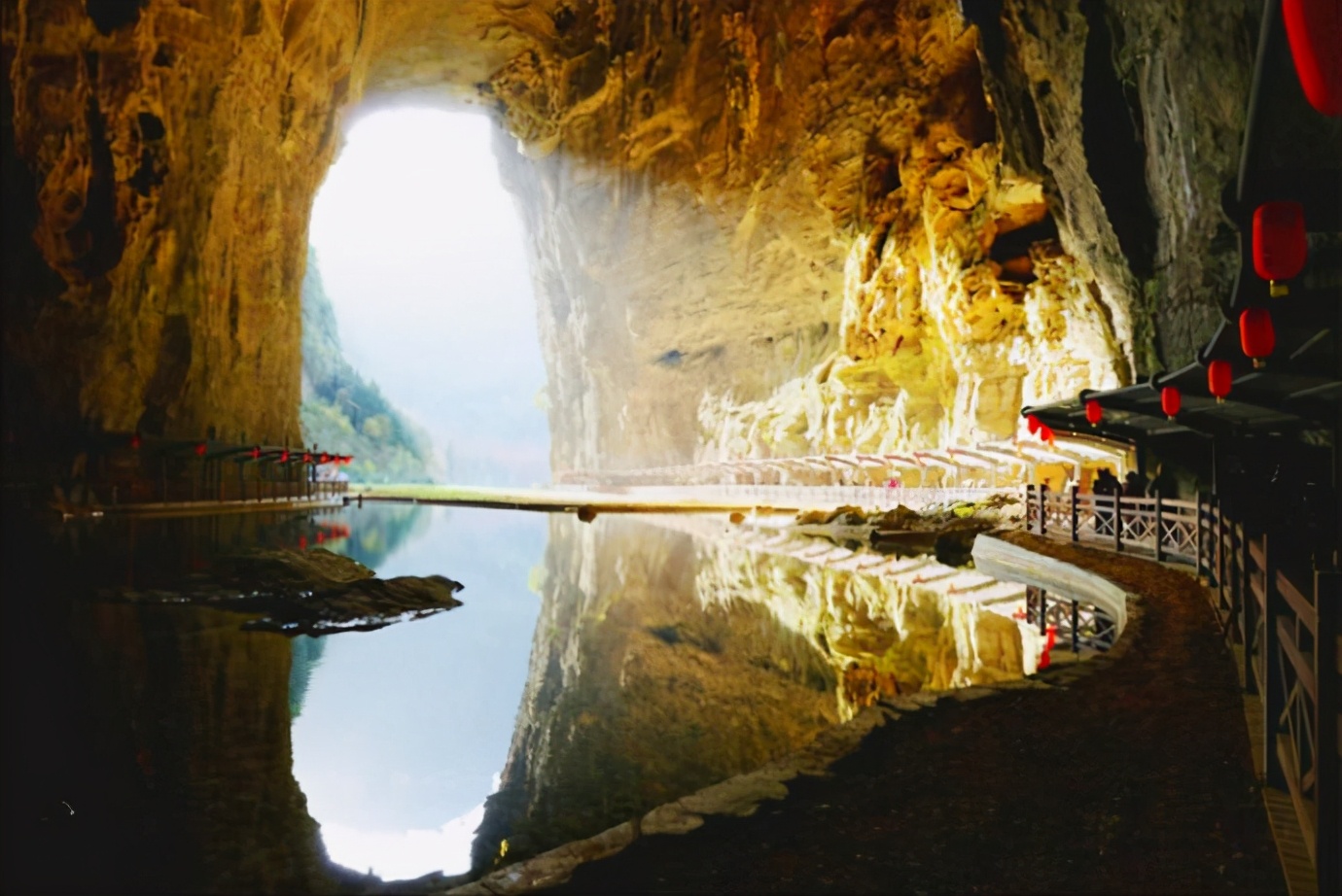 中国第一大溶洞,就在湖北,被赞"中国最美的地方",门票180元