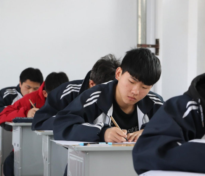 2021高考竞争更加激烈？500分上二本也困难？21届考生要重点了解