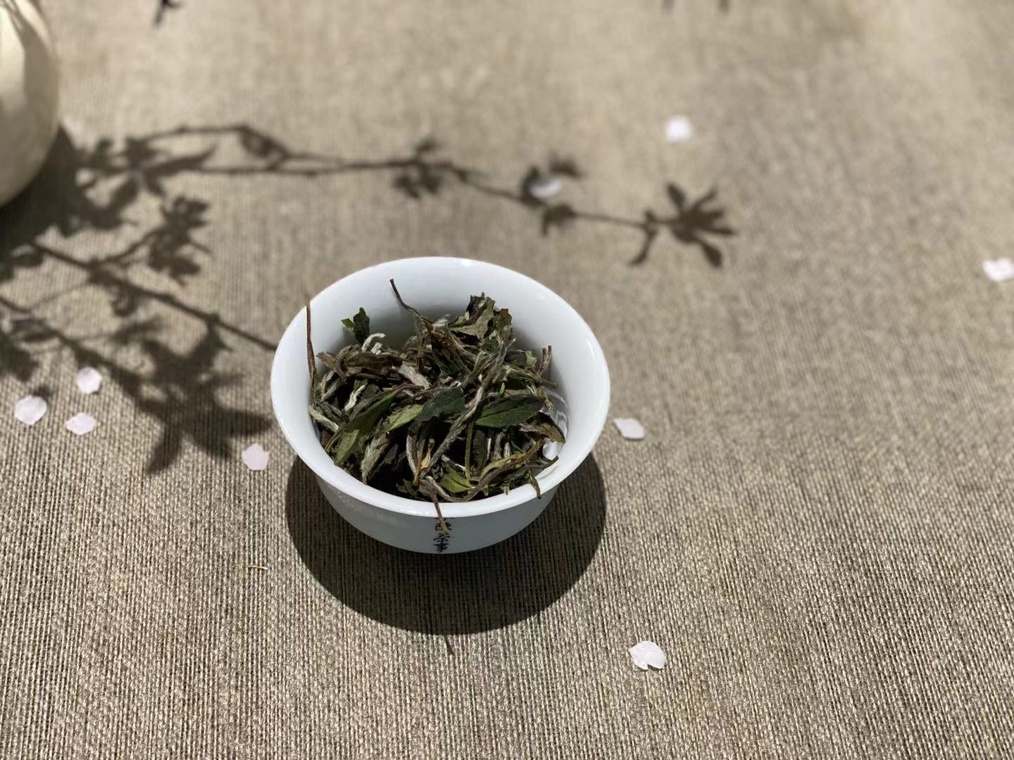 绿茶买龙井，红茶买金骏眉，白茶买老白茶，追着名气买茶有错吗？
