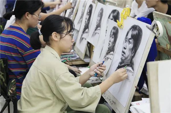 高考不用考英语？嗯！你还可以选考其他5个语种