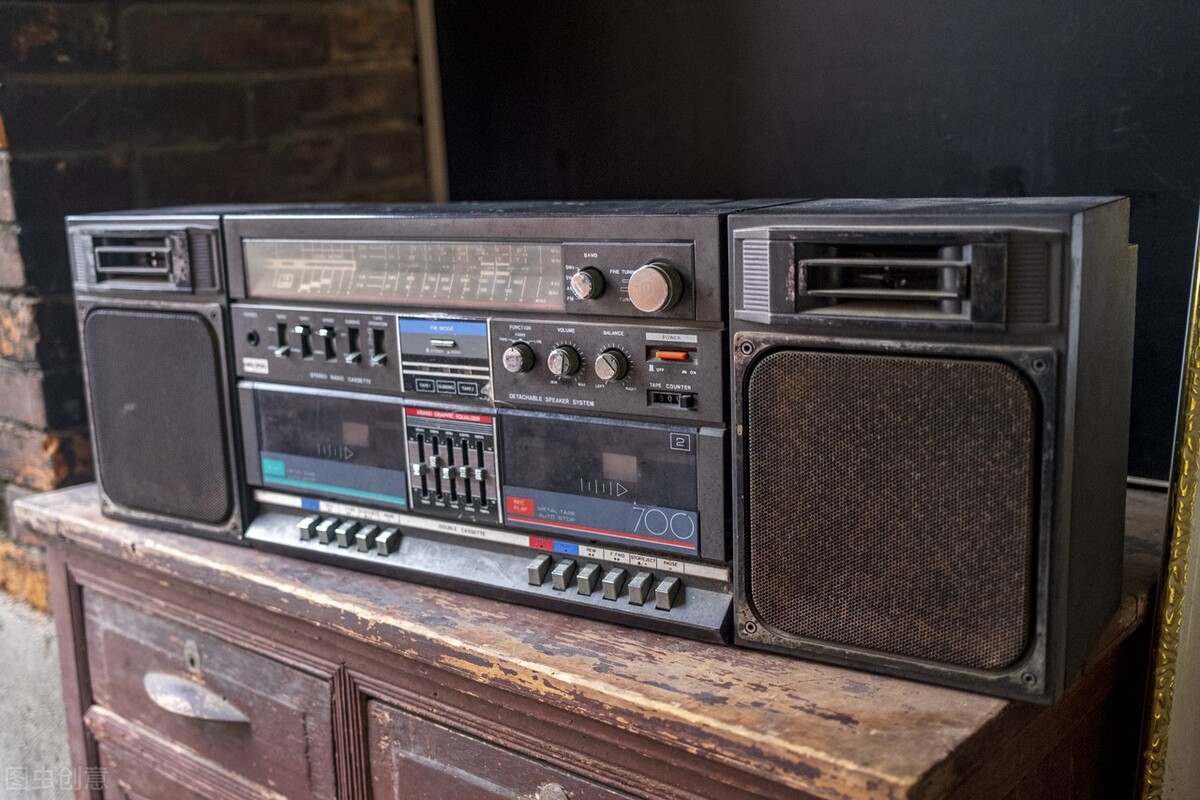 90年代,文文在没有辅导机构,身边没有父母,家里只有文盲奶奶的年代