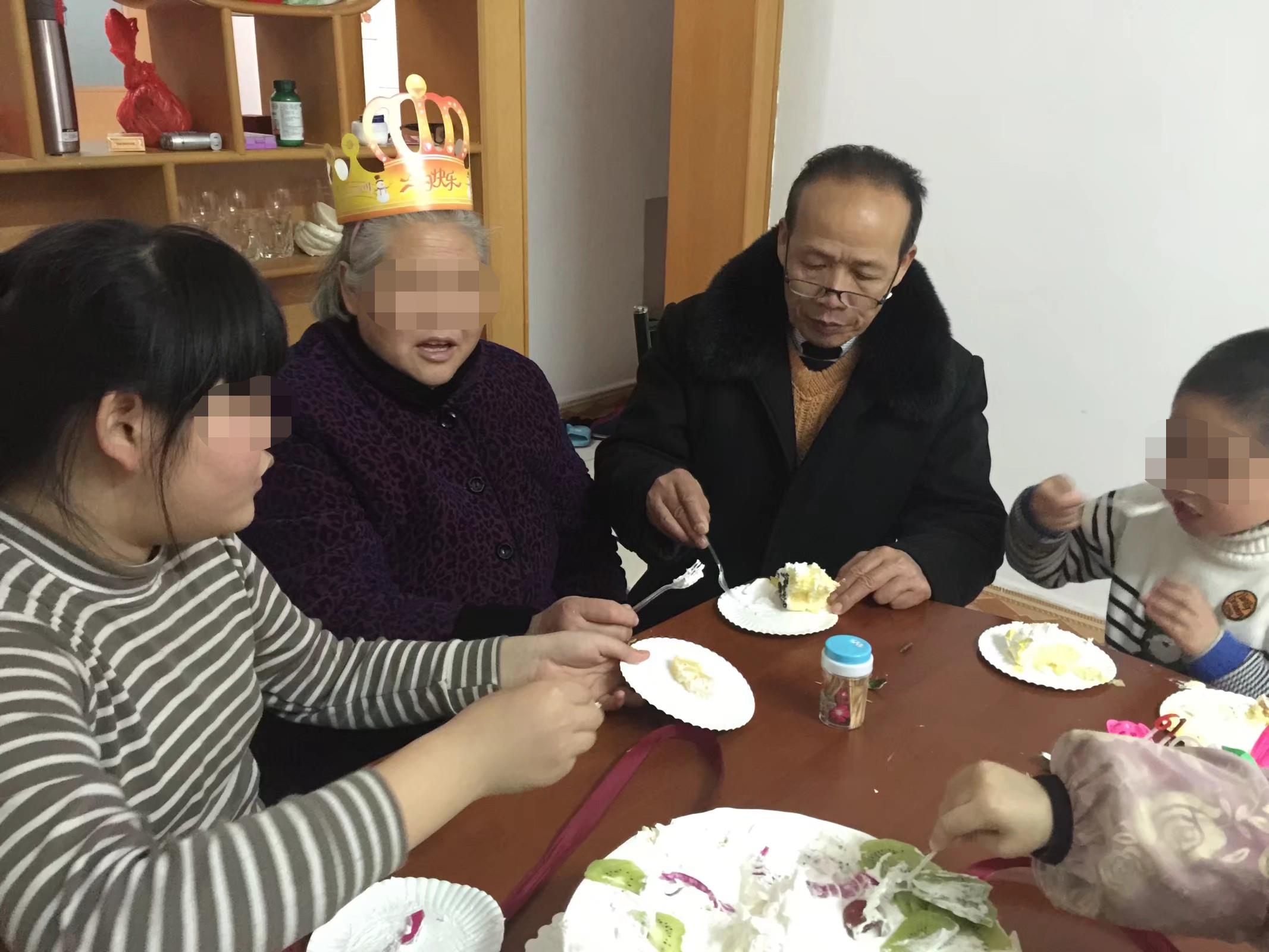 “截访队”遣送一名上访者向政府索要2.5万，上访者陈裕咸遭拦截殴打致死，一审12人获刑 