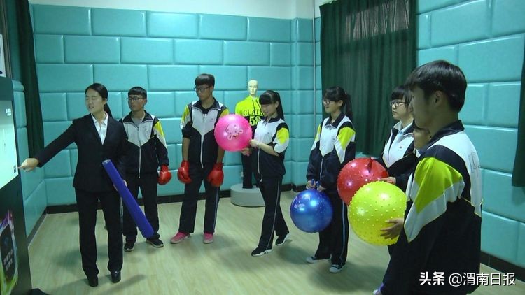 渭南明珠 教育楷模：美丽的蓝光中学欢迎你