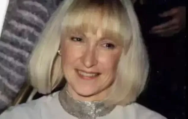 巴菲特为什么能同时有两个老婆？