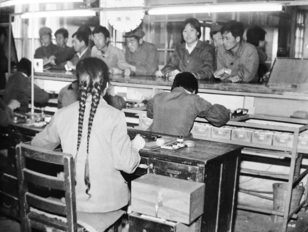 1963年，河北一女会计携1.6万巨款失踪，21年后在水泥地下被发现