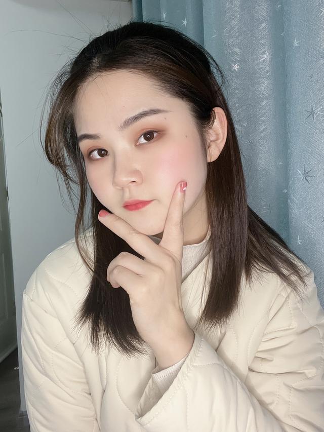 发缝宽、发际线后移的女生，多试试这几款发型，年轻气质显发量