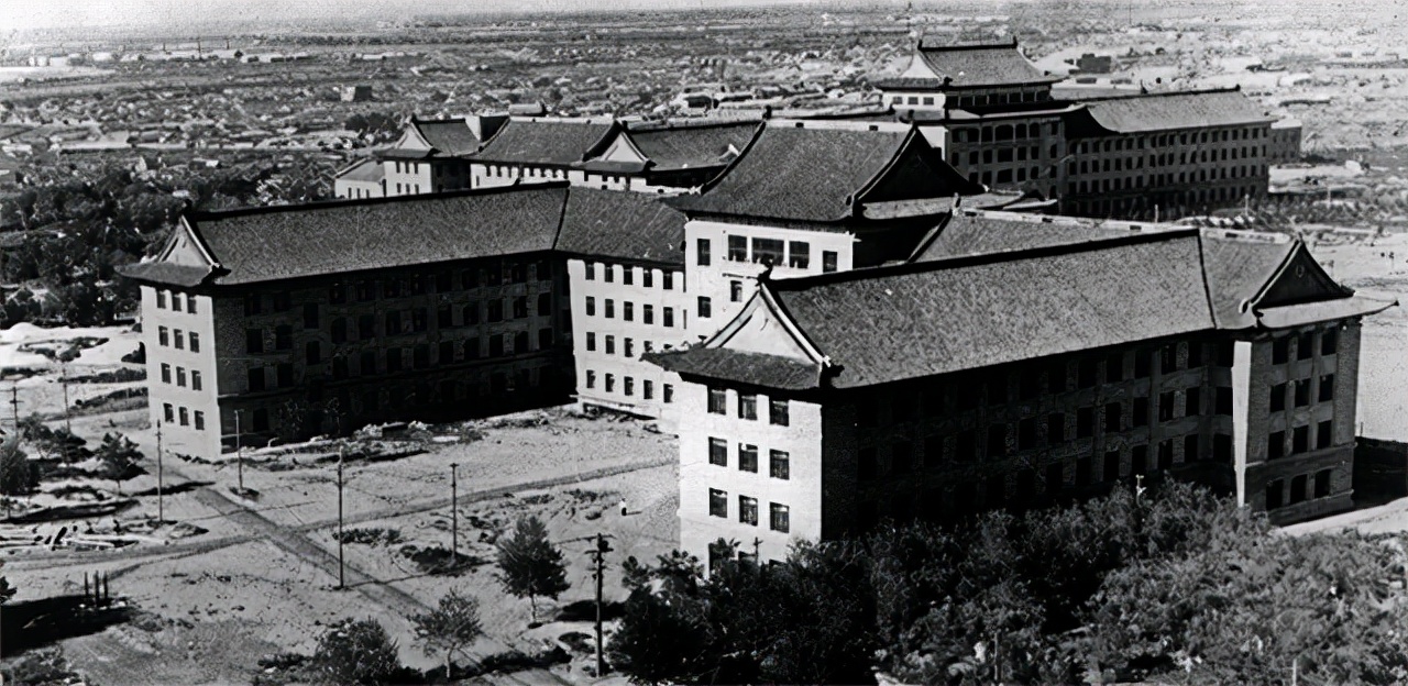 哈军工建校的首任院长兼政委是陈赓，第二任院长和政委分别是谁？