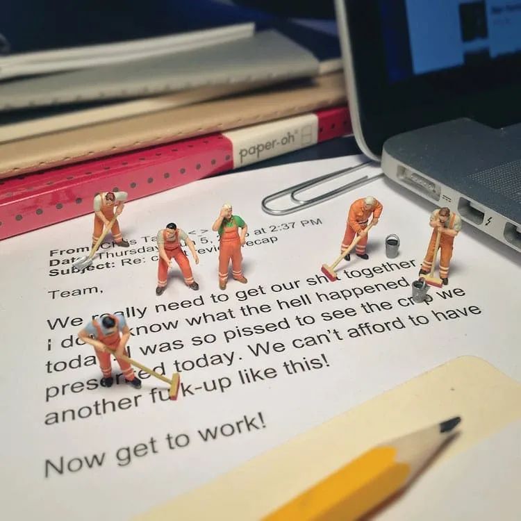 坐办公室太无聊，为了打发时间，他玩出新花样，值得学习