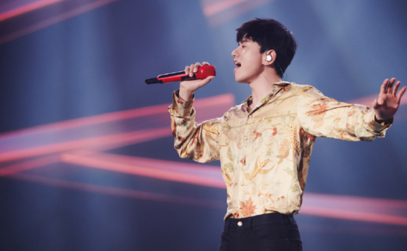 张杰入职211高校当老师，执教资格遭网友质疑，尴尬评论此起彼伏