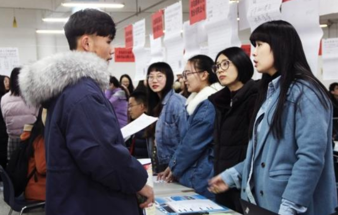 东南大学硕士生，毕业月薪4000吐槽研究生白读了，学校无辜躺枪