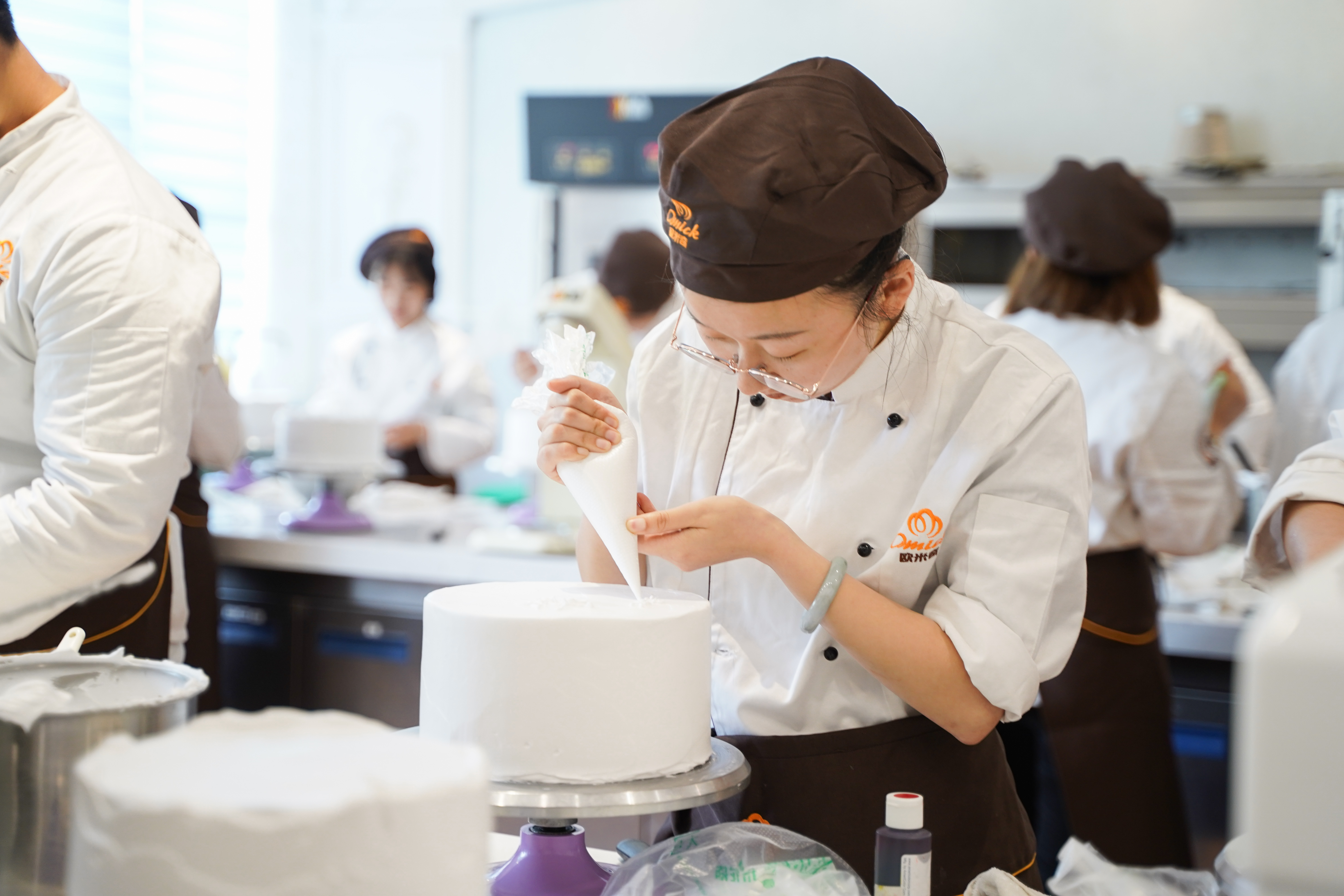 学烘焙一年多少钱呢培训费如何计算