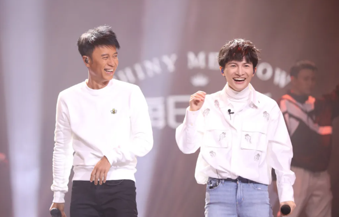 周深曾留学乌克兰,毕业于利沃夫国立音乐学院.