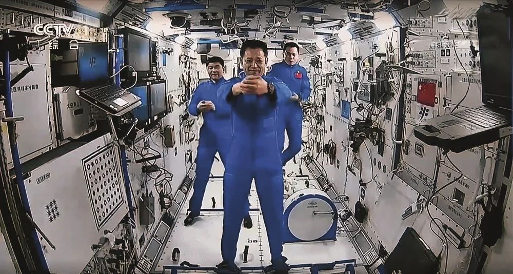 神十二落地！独家对话杨利伟：羡慕他们仨，做梦都想重返太空