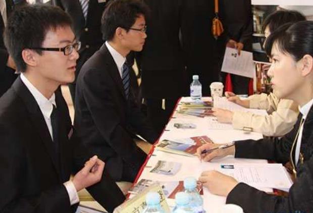 本科生赚钱不如农民工？看完这份真实数据之后，很多人选择了沉默