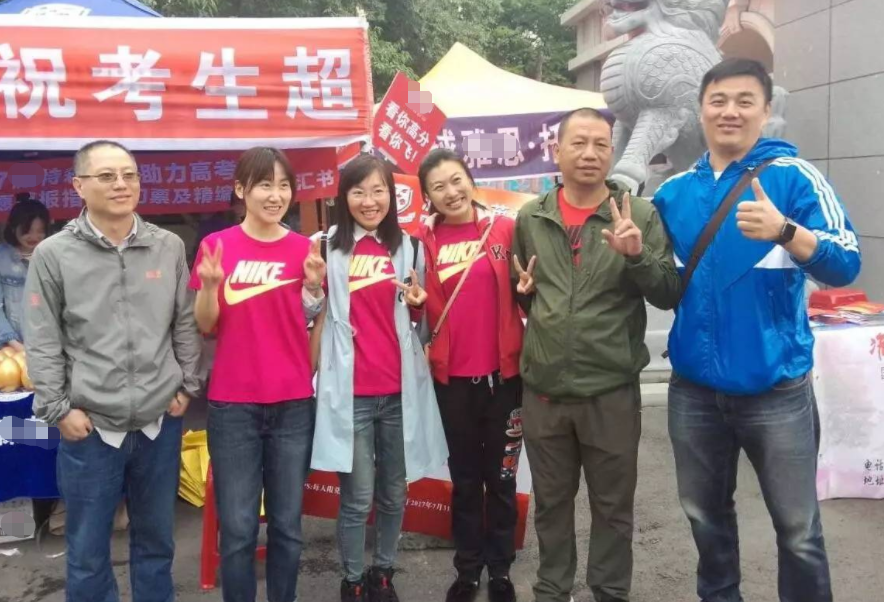 高考当天，家长有必要“全程陪考”吗，这位家长的做法值得学习