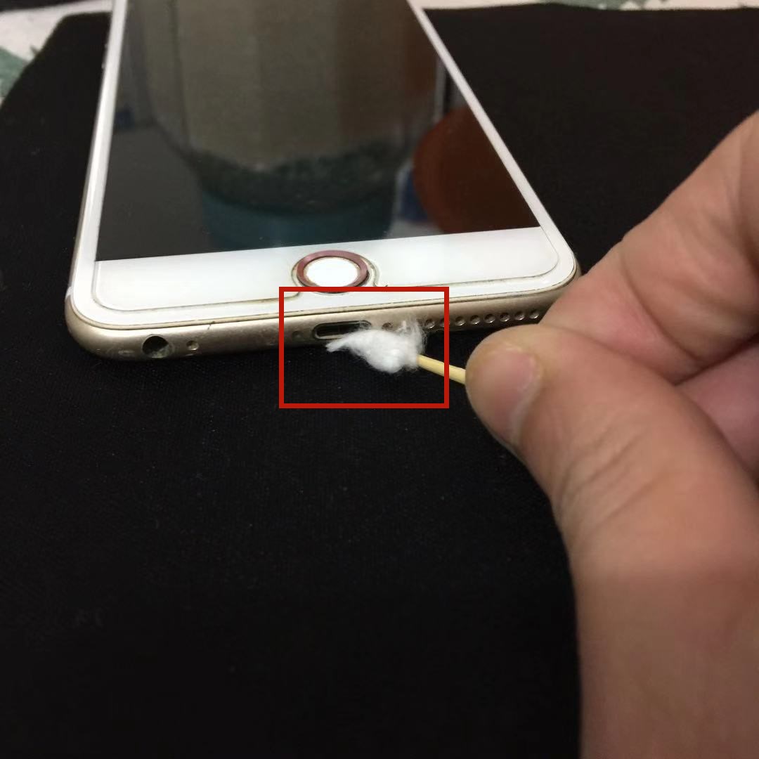手机掉厕所怎么办(手机掉粪坑的解决办法与步骤)