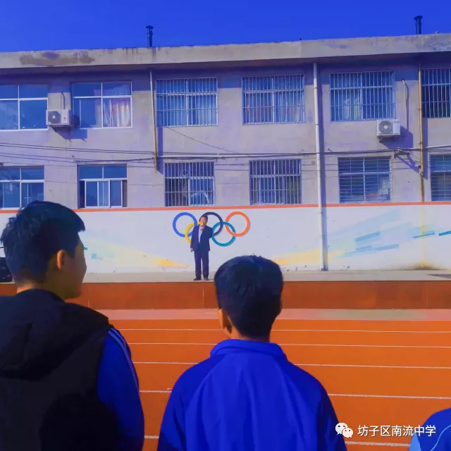 坊子區(qū)南流中學(xué)舉行防火疏散演練(圖3) 坊子區(qū)南流中學(xué)舉行防火疏散演練(圖3)