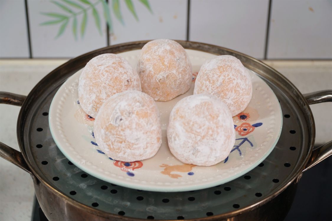 天冷，红薯和红枣是绝配，揉成团蒸一蒸，热量满满，松软香甜
