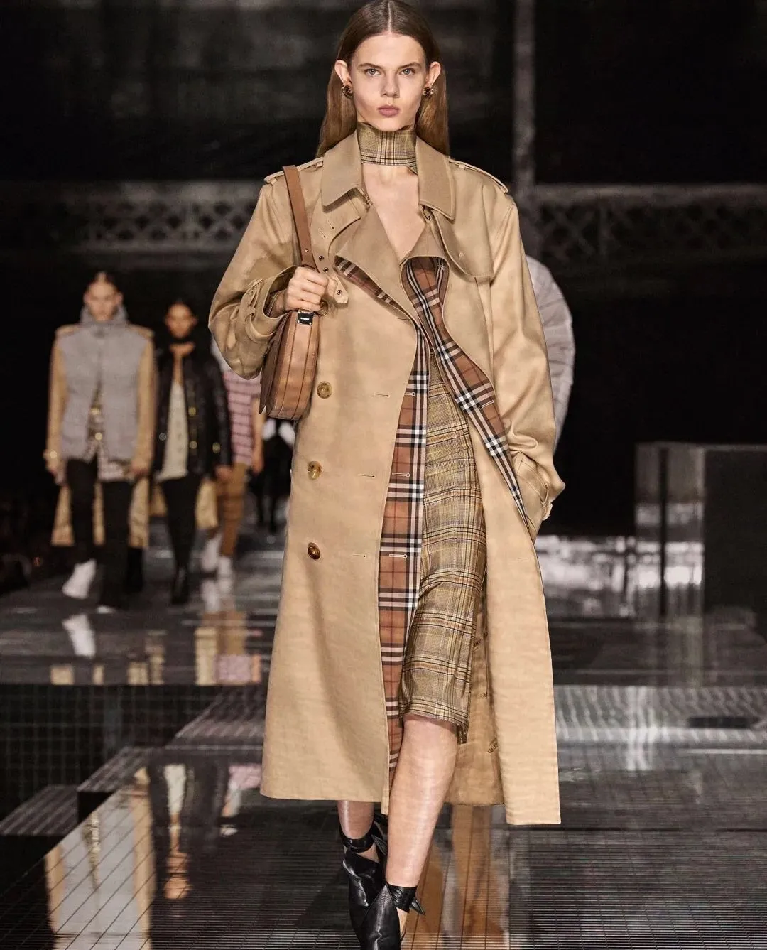 秋天的第一件风衣，除了Burberry，还有这10个国潮品牌可以选