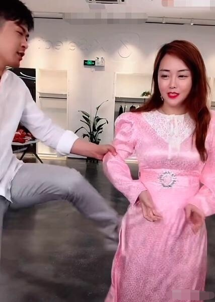 网红直播家暴妻子,对其拳打脚踢扇耳光直至晕倒