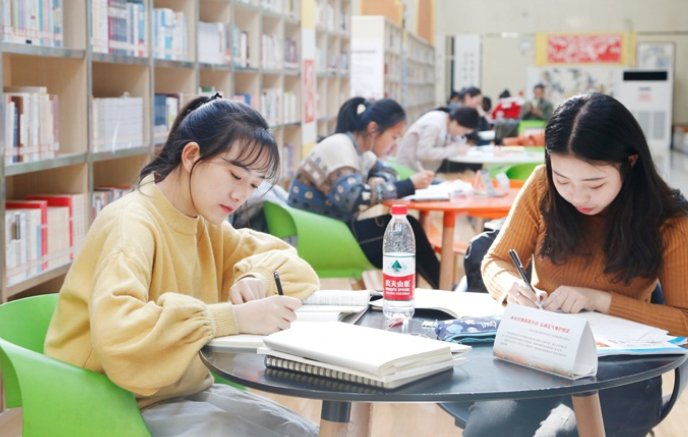 大学为什么要远离宿舍（大学生为什么喜欢在图书馆休息）