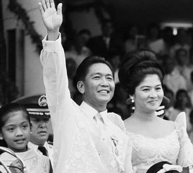 世界巨贪费迪南德·马科斯，家藏数吨黄金29架飞机，拖垮一国经济