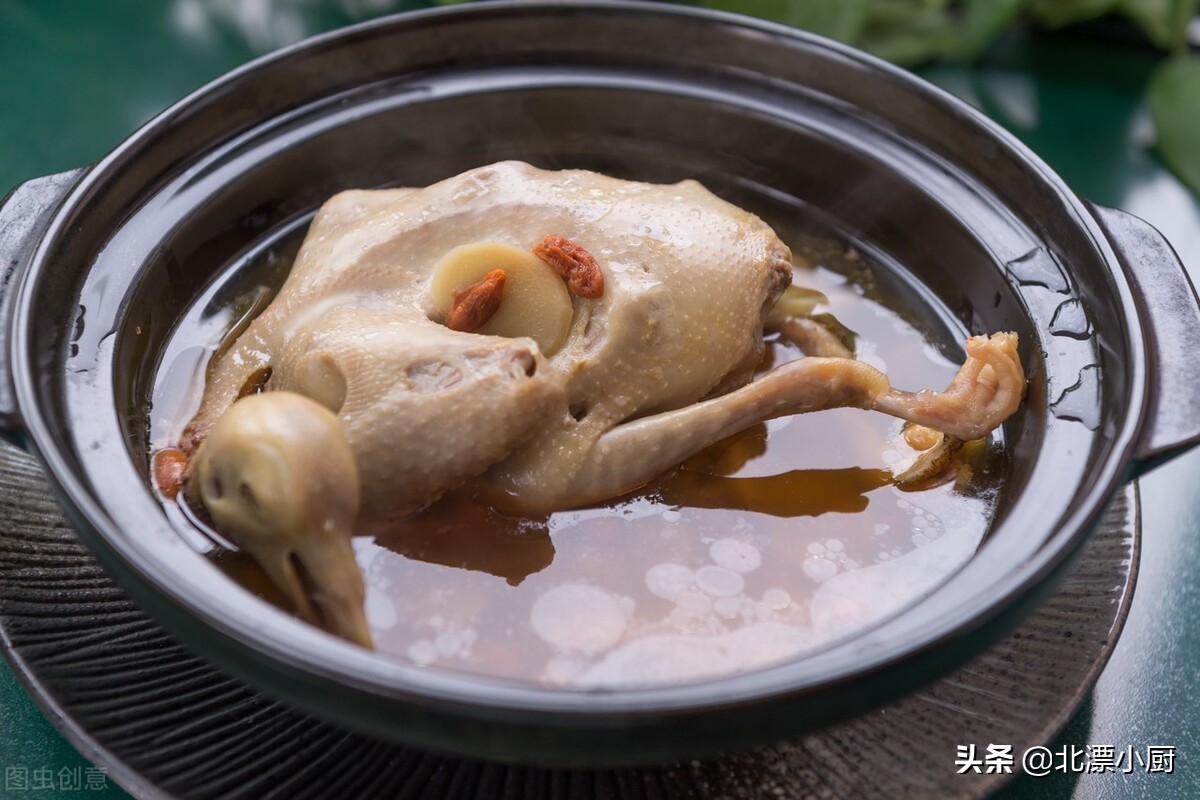 俗话"一鸽胜九鸡",炖鸽子汤牢记"3放2不放",汤鲜味美不腥气