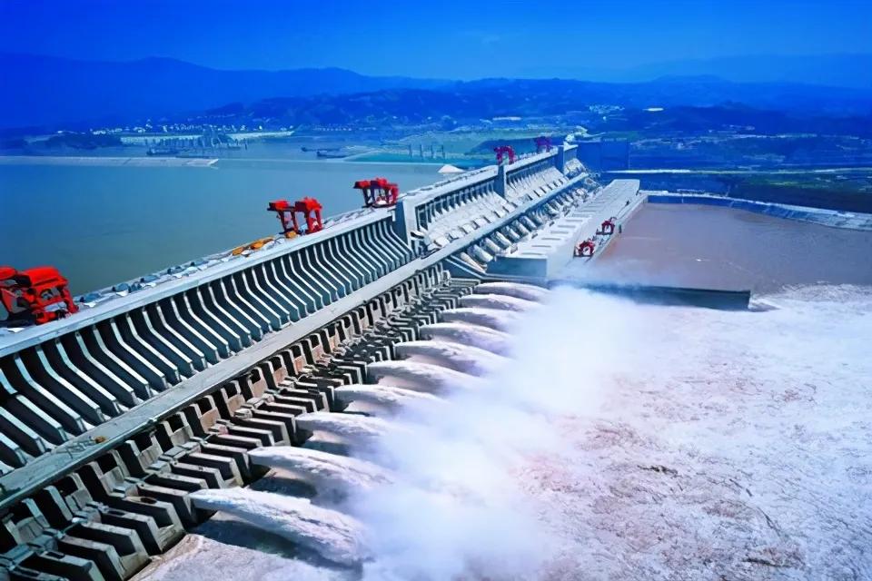 藏水入疆!6180公里的红旗河工程,建成将改变大西北生态格局