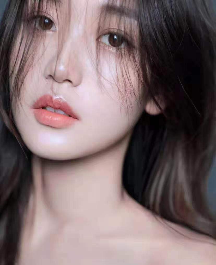 唇形多种多样,嘟嘟唇丰满,m唇冷艳,但这种唇形却很显老