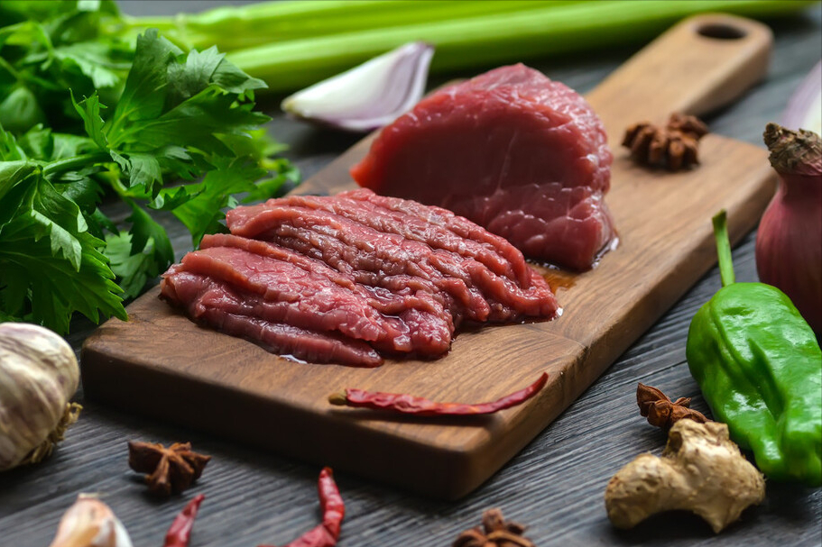 腌牛肉，最忌放盐腌制，20年大厨分享经验，牛肉香嫩多汁还不腥